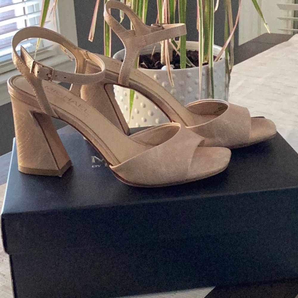Euc Michael Shannon nude heels